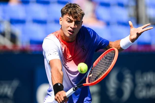 MONTREAL, QC - AUGUST 10: Flavio Cobolli (ITA) returns the ball during a second round match at ATP, Tennis Herren National Bank Open on August 10, 2024 at IGA Stadium in Montreal, QC (Photo by David Kirouac Icon Sportswire) TENNIS: AUG 10 National Bank Open EDITORIAL USE ONLY Icon240810009