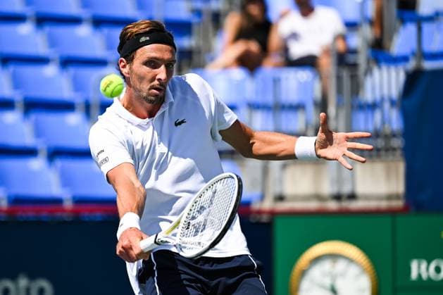 MONTREAL, QC - AUGUST 10: Arthur Rinderknech (FRA) returns the ball during a second round match at ATP, Tennis Herren National Bank Open on August 10, 2024 at IGA Stadium in Montreal, QC (Photo by David Kirouac Icon Sportswire) TENNIS: AUG 10 National Bank Open EDITORIAL USE ONLY Icon240810023