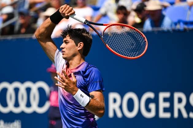 MONTREAL, QC - AUGUST 10: Flavio Cobolli (ITA) returns the ball during a second round match at ATP, Tennis Herren National Bank Open on August 10, 2024 at IGA Stadium in Montreal, QC (Photo by David Kirouac Icon Sportswire) TENNIS: AUG 10 National Bank Open EDITORIAL USE ONLY Icon240810029
