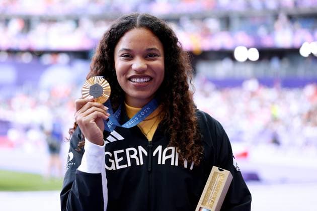 OGUNLEYE Yemisi Team GER Olympic champion 9 Day Athletics Shot put Award ceremony Paris Olympic Games 2024 10 08 2024 Paris Copyright: xLacixPerenyix