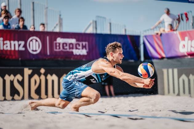 Beach volleyball men Allianz German Beach Tour 2024 Tourstop Kühlungsborn 10 08 2024 Eric Stadie plays the ball Kühlungsborn beach at the pier Mecklenburg-Vorpommern Germany