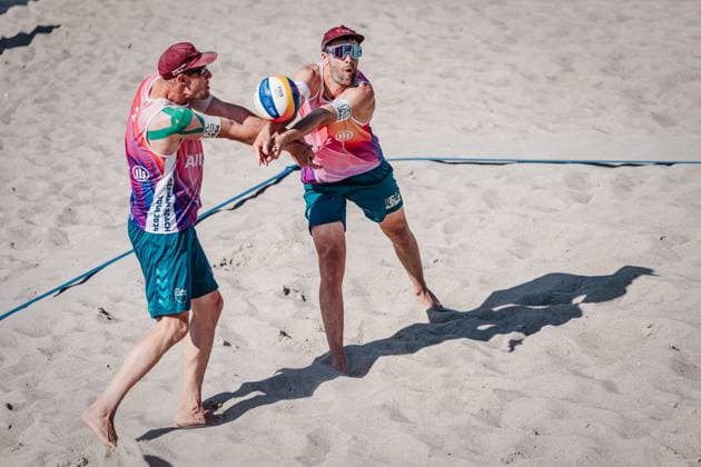 Beach volleyball men Allianz German Beach Tour 2024 Tourstop Kühlungsborn 10 08 2024 v l Yannick Harms and Manuel Harms disagree on the acceptance Kühlungsborn beach at the pier Mecklenburg Vorpommern Germany