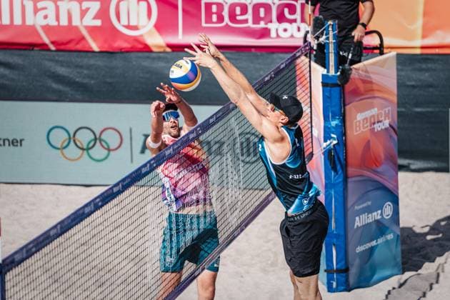 Beach volleyball men Allianz German Beach Tour 2024 Tourstop Kühlungsborn 10 08 2024 v l Manuel Harms vs Robin Sowa Kühlungsborn beach at the pier Mecklenburg Western Pomerania Germany