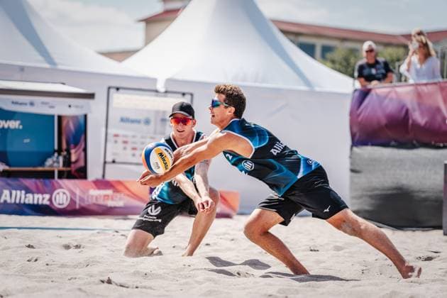 Beach volleyball men Allianz German Beach Tour 2024 Tourstop Kühlungsborn 10 08 2024 v l Philipp Huster and Lui Wüst fight for the acceptance Kühlungsborn beach at the pier Mecklenburg Vorpommern Germany