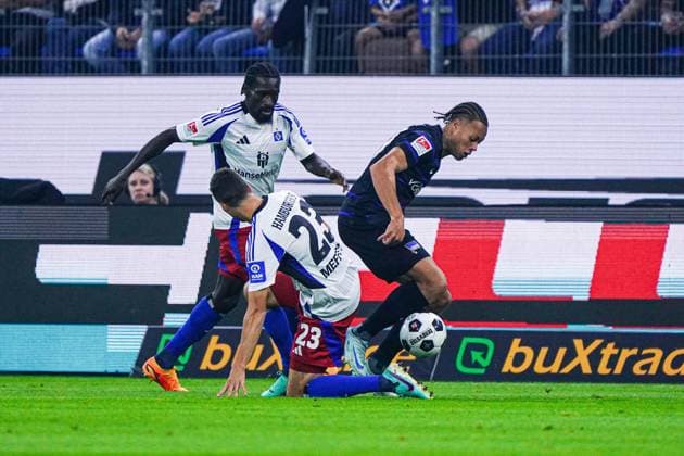 Bakery Jatta Hamburger SV, 18 , Jonas Meffert Hamburger SV, 23 , Jeremy Dudziak Hertha BSC, 19 GER, Hamburger SV vs Hertha BSC, Football, 2 Bundesliga, Matchday 2, Season 2024 2025, 10 08 2024 DFL REGULATIONS PROHIBIT ANY USE OF PHOTOGRAPHS AS IMAGE SEQUENCES AND OR QUASI VIDEO GER, Hamburger SV vs Hertha BSC, Football, 2 Bundesliga, Matchday 2, Season 2024 2025, 10 08 2024 Hamburg Copyright: xEibner-Pressefoto MarcelxvonxFehrnx EP_MFN