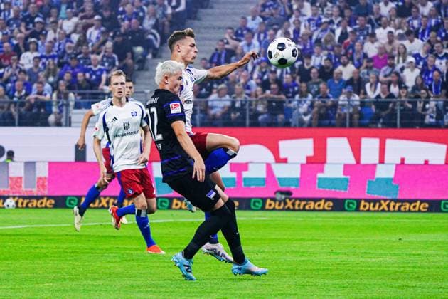 Marten Winkler Hertha BSC, 22 , Miro Muheim Hamburger SV, 28 GER, Hamburger SV vs Hertha BSC, Football, 2 Bundesliga, Matchday 2, Season 2024 2025, 10 08 2024 DFL REGULATIONS PROHIBIT ANY USE OF PHOTOGRAPHS AS IMAGE SEQUENCES AND OR QUASI VIDEO GER, Hamburger SV vs Hertha BSC, Football, 2 Bundesliga, Matchday 2, Season 2024 2025, 10 08 2024 Hamburg Copyright: xEibner-Pressefoto MarcelxvonxFehrnx EP_MFN
