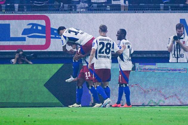 Goal celebration Hamburger SV after goal to 1 0 by header Ransford Yeboah Koenigsdoerffer Hamburger SV, 11 GER, Hamburger SV vs Hertha BSC, Football, 2 Bundesliga, Matchday 2, Season 2024 2025, 10 08 2024 DFL REGULATIONS PROHIBIT ANY USE OF PHOTOGRAPHS AS IMAGE SEQUENCES AND OR QUASI VIDEO GER, Hamburger SV vs Hertha BSC, Football, 2 Bundesliga, Matchday 2, Season 2024 2025, 10 08 2024 Hamburg Copyright: xEibner-Pressefoto MarcelxvonxFehrnx EP_MFN