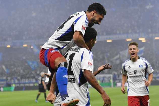 GER 2 FBL,, Hamburger SV vs Hertha BSC 10 08 2024, Volksparkstadion, Hamburg, GER 2 FBL, Hamburger SV vs Hertha BSC in the picture Ransford Yeboah Koenigsdoerffer Königsdörffer Hamburg 11 scores the goal to make it 1 0 for Hamburg and cheers with the team nordphotoxGmbH xWitke nph00002