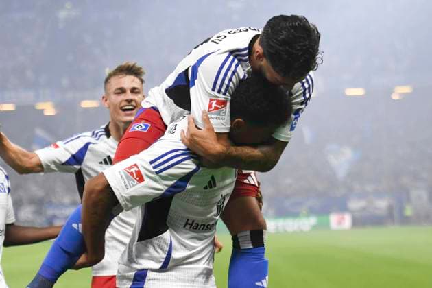 GER 2 FBL,, Hamburger SV vs Hertha BSC 10 08 2024, Volksparkstadion, Hamburg, GER 2 FBL, Hamburger SV vs Hertha BSC in the picture Ransford Yeboah Koenigsdoerffer Königsdörffer Hamburg 11 scores the goal to make it 1 0 for Hamburg and cheers with the team nordphotoxGmbH xWitke nph00002