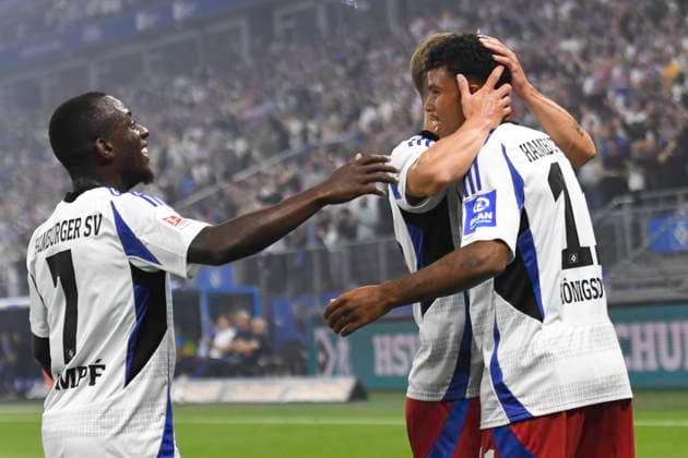 GER 2 FBL,, Hamburger SV vs Hertha BSC 10 08 2024, Volksparkstadion, Hamburg, GER 2 FBL, Hamburger SV vs Hertha BSC in the picture Ransford Yeboah Koenigsdoerffer Königsdörffer Hamburg 11 scores the goal to make it 1 0 for Hamburg and cheers with the team nordphotoxGmbH xWitke nph00002