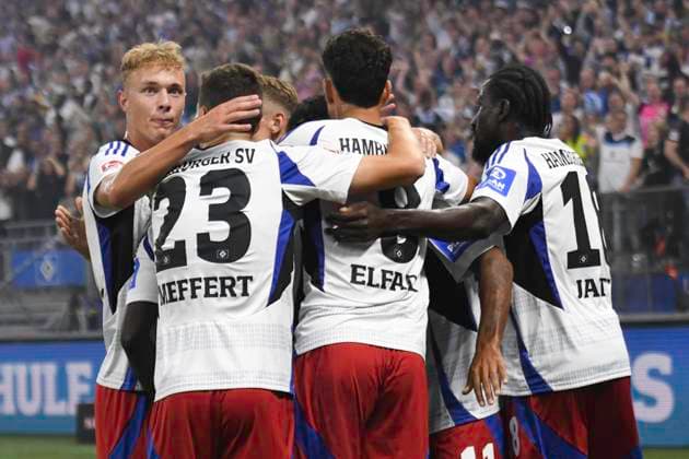 GER 2 FBL,, Hamburger SV vs Hertha BSC 10 08 2024, Volksparkstadion, Hamburg, GER 2 FBL, Hamburger SV vs Hertha BSC in the picture Ransford Yeboah Koenigsdoerffer Königsdörffer Hamburg 11 scores the goal to make it 1 0 for Hamburg and cheers with the team nordphotoxGmbH xWitke nph00002