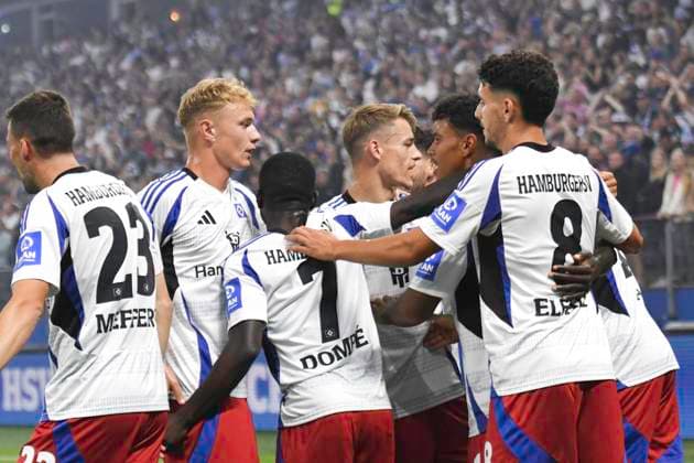 GER 2 FBL,, Hamburger SV vs Hertha BSC 10 08 2024, Volksparkstadion, Hamburg, GER 2 FBL, Hamburger SV vs Hertha BSC in the picture Ransford Yeboah Koenigsdoerffer Königsdörffer Hamburg 11 scores the goal to make it 1 0 for Hamburg and cheers with the team nordphotoxGmbH xWitke nph00002