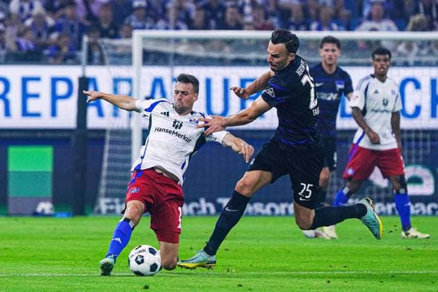 Jonas Meffert Hamburger SV, 23 , Haris Tabakovic Hertha BSC, 25 GER, Hamburger SV vs Hertha BSC, Football, 2 Bundesliga, Matchday 2, Season 2024 2025, 10 08 2024 DFL REGULATIONS PROHIBIT ANY USE OF PHOTOGRAPHS AS IMAGE SEQUENCES AND OR QUASI VIDEO GER, Hamburger SV vs Hertha BSC, Football, 2 Bundesliga, Matchday 2, Season 2024 2025, 10 08 2024 Hamburg Copyright: xEibner-Pressefoto MarcelxvonxFehrnx EP_MFN