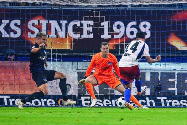 Goal shot Goal chance Ludovit Reis Hamburger SV, 14 GER, Hamburger SV vs Hertha BSC, Football, 2 Bundesliga, Matchday 2, Season 2024 2025, 10 08 2024 DFL REGULATIONS PROHIBIT ANY USE OF PHOTOGRAPHS AS IMAGE SEQUENCES AND OR QUASI VIDEO GER, Hamburger SV vs Hertha BSC, Football, 2 Bundesliga, Matchday 2, Season 2024 2025, 10 08 2024 Hamburg Copyright: xEibner-Pressefoto MarcelxvonxFehrnx EP_MFN