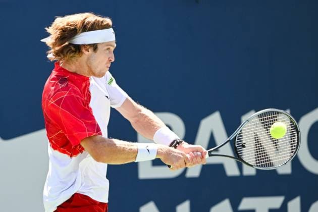 MONTREAL, QC - AUGUST 10: Andrey Rublev returns the ball during a third round match at ATP, Tennis Herren National Bank Open on August 10, 2024 at IGA Stadium in Montreal, QC (Photo by David Kirouac Icon Sportswire) TENNIS: AUG 10 National Bank Open EDITORIAL USE ONLY Icon240810052
