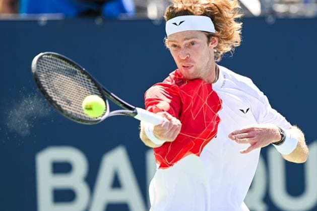 MONTREAL, QC - AUGUST 10: Andrey Rublev returns the ball during a third round match at ATP, Tennis Herren National Bank Open on August 10, 2024 at IGA Stadium in Montreal, QC (Photo by David Kirouac Icon Sportswire) TENNIS: AUG 10 National Bank Open EDITORIAL USE ONLY Icon240810056
