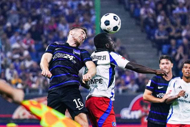 Header duel aerial duel Jonjoe Kenny Hertha BSC, 16 and Jean Luc Dompe Hamburger SV, 07 GER, Hamburger SV vs Hertha BSC, Football, 2 Bundesliga, Matchday 2, Season 2024 2025, 10 08 2024 DFL REGULATIONS PROHIBIT ANY USE OF PHOTOGRAPHS AS IMAGE SEQUENCES AND OR QUASI VIDEO GER, Hamburger SV vs Hertha BSC, Football, 2 Bundesliga, Matchday 2, Season 2024 2025, 10 08 2024 Hamburg Copyright: xEibner-Pressefoto MarcelxvonxFehrnx EP_MFN