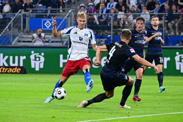 Soccer I Men I 2 Bundesliga l Hamburger SV Hertha BSC I 02 Matchday I Season 2024 2025 I HSV I 10 08 2024 I v l Karabec Adam HSV , Kempf Marc Oliver Hertha BSC , Sportplatz Volksparkstadion, Stellingen Hamburg Germany