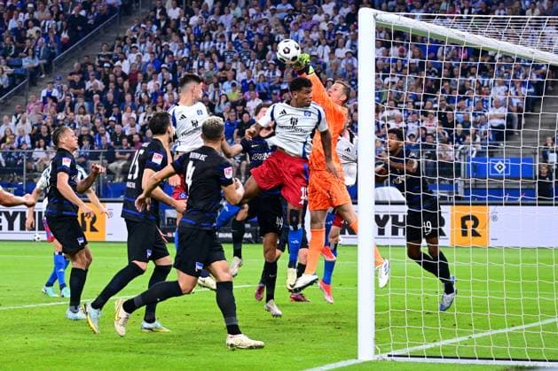 Soccer I Men I 2 Bundesliga l Hamburger SV Hertha BSC I 02 Matchday I Season 2024 2025 I HSV I 10 08 2024 I v l Koenigsdoerffer Ransford Yeboah HSV vs Ernst Tjark Hertha BSC , Sportplatz Volksparkstadion, Stellingen Hamburg Germany
