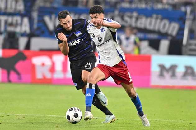 GER 2 FBL,, Hamburger SV vs Hertha BSC 10 08 2024, Volksparkstadion, Hamburg, GER 2 FBL, Hamburger SV vs Hertha BSC in the picture Daniel Elfadi Hamburg 08 tries to assert himself against Haris Tabakovic Berlin 25 nordphotoxGmbH xWitke nph00002