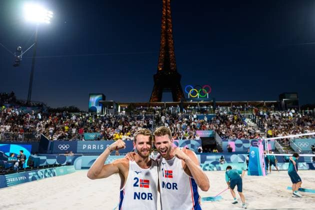 240810 Anders Mol and Christian Sorum of Norway celebrate after the men s bronze medal beach volleyball match between Qatar and Norway during day 15 of the Paris 2024 Olympic Games on August 10, 2024 in Paris Photo Ludvig Thunman BILDBYRAN kod LT LT0670 beachvolleyboll beach volleyball sandvolleyball olympic games olympics os ol olympiska spelen olympiske leker paris 2024 paris os paris ol 15 bbeng norge qatar norway bronsmatch bronze medal game jubel  Copyright: LUDVIGxTHUNMAN BB240810LT141