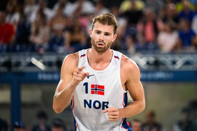 240810 Anders Mol of Norway celebrate in the men s bronze medal beach volleyball match between Qatar and Norway during day 15 of the Paris 2024 Olympic Games on August 10, 2024 in Paris Photo Ludvig Thunman BILDBYRAN kod LT LT0670 beachvolleyboll beach volleyball sandvolleyball olympic games olympics os ol olympiska spelen olympiske leker paris 2024 paris os paris ol 15 bbeng norge qatar norway bronsmatch bronze medal game  Copyright: LUDVIGxTHUNMAN BB240810LT143