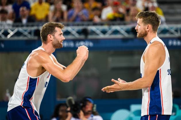 240810 Anders Mol and Christian Sorum of Norway celebrate in the men s bronze medal beach volleyball match between Qatar and Norway during day 15 of the Paris 2024 Olympic Games on August 10, 2024 in Paris Photo Ludvig Thunman BILDBYRAN kod LT LT0670 beachvolleyboll beach volleyball sandvolleyball olympic games olympics os ol olympiska spelen olympiske leker paris 2024 paris os paris ol 15 bbeng norge qatar norway bronsmatch bronze medal game jubel  Copyright: LUDVIGxTHUNMAN BB240810LT144