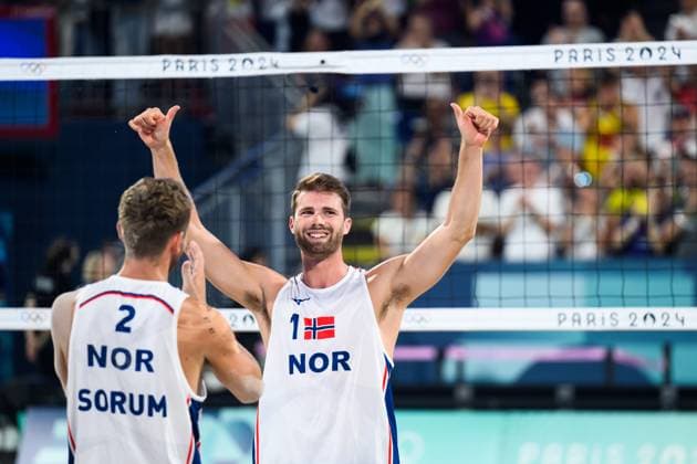 240810 Anders Mol and Christian Sorum of Norway celebrate after the men s bronze medal beach volleyball match between Qatar and Norway during day 15 of the Paris 2024 Olympic Games on August 10, 2024 in Paris Photo Ludvig Thunman BILDBYRAN kod LT LT0670 beachvolleyboll beach volleyball sandvolleyball olympic games olympics os ol olympiska spelen olympiske leker paris 2024 paris os paris ol 15 bbeng norge qatar norway bronsmatch bronze medal game  Copyright: LUDVIGxTHUNMAN BB240810LT147