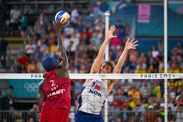 Olympic Games Beach Volleyball Paris 10 08 2024 Beach Volleyball, match for 3rd place, QAT NOR Ahmed Tijan, and Anders Mol in the block, Copyright: xBEAUTIFULxSPORTS TomxBlochx