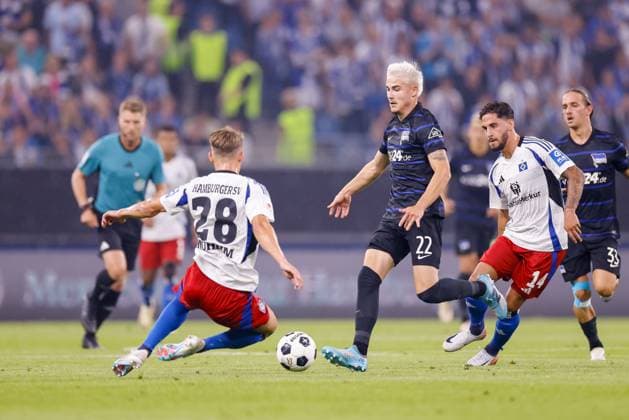 Hamburg, 10 August 2024 Football, 2 Bundesliga 2024 25, Hamburger SV Hertha BSC Miro Muheim Hamburger SV, 28 , Marten Winkler Hertha BSC, 22 DFL REGULATIONS PROHIBIT ANY USE OF PHOTOGRAPHS AS IMAGE SEQUENCES AND OR QUASI VIDEO