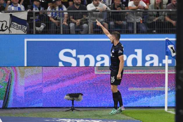 GER 2 FBL,, Hamburger SV vs Hertha BSC 10 08 2024, Volksparkstadion, Hamburg, GER 2 FBL, Hamburger SV vs Hertha BSC in the picture Jonjoe Kenny Berlin 16 scores the goal to equalize 1 1 for Berlin and cheers nordphotoxGmbH xWitke nph00002