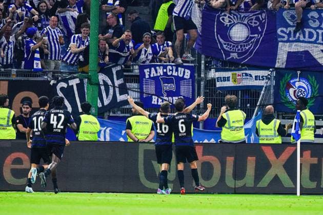 Goal celebration Hertha BSC after scoring 1 1 Jonjoe Kenny Hertha BSC, 16 GER, Hamburger SV vs Hertha BSC, Football, 2 Bundesliga, Matchday 2, Season 2024 2025, 10 08 2024 DFL REGULATIONS PROHIBIT ANY USE OF PHOTOGRAPHS AS IMAGE SEQUENCES AND OR QUASI VIDEO GER, Hamburger SV vs Hertha BSC, Football, 2 Bundesliga, Matchday 2, Season 2024 2025, 10 08 2024 Hamburg Copyright: xEibner-Pressefoto MarcelxvonxFehrnx EP_MFN