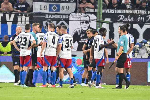 GER 2 FBL,, Hamburger SV vs Hertha BSC 10 08 2024, Volksparkstadion, Hamburg, GER 2 FBL, Hamburger SV vs Hertha BSC in the picture the team of HSV disappointed after the match nordphotoxGmbH xWitke nph00002