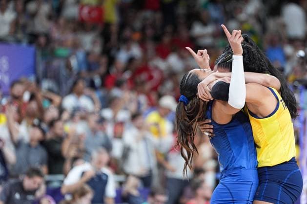 (240810) -- PARIS, Aug. 10, 2024 -- Nyeme Victoria Alexandre Costa Nunes (L) of Brazil celebrates with teammate after volleyball women s bronze medal match between Brazil and T¨¹rkiye at Paris 2024 Olympic Games, Olympische Spiele, Olympia, OS in Paris, France, on Aug. 10, 2024. ) (PARIS2024) FRANCE-PARIS-OLY-VOLLEYBALL JuxHuanzong 