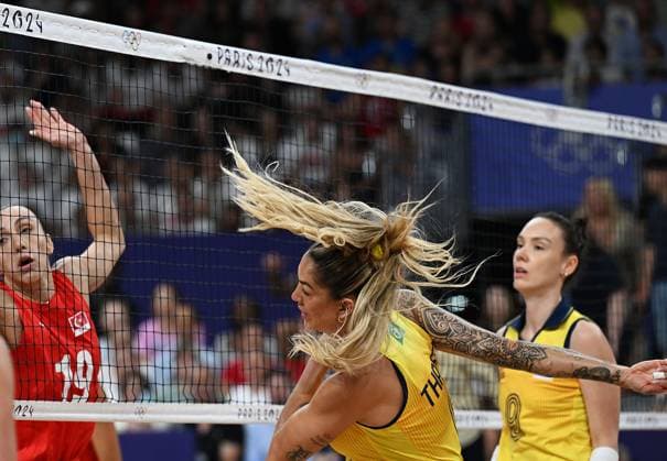 (240810) -- PARIS, Aug. 10, 2024 -- Thaisa Daher de Menezes of Brazil competes during volleyball women s bronze medal match between Brazil and T¨¹rkiye at Paris 2024 Olympic Games, Olympische Spiele, Olympia, OS in Paris, France, on Aug. 10, 2024. ) (PARIS2024) FRANCE-PARIS-OLY-VOLLEYBALL LiuxDawei 
