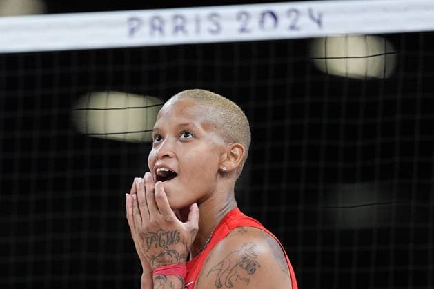 (240810) -- PARIS, Aug. 10, 2024 -- Melissa Teresa Vargas of T¨¹rkiye reacts during volleyball women s bronze medal match between Brazil and T¨¹rkiye at Paris 2024 Olympic Games, Olympische Spiele, Olympia, OS in Paris, France, on Aug. 10, 2024. ) (PARIS2024) FRANCE-PARIS-OLY-VOLLEYBALL JuxHuanzong 