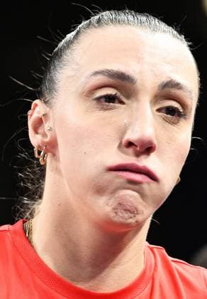 (240810) -- PARIS, Aug. 10, 2024 -- Asli Kalac of T¨¹rkiye reacts after volleyball women s bronze medal match between Brazil and T¨¹rkiye at Paris 2024 Olympic Games, Olympische Spiele, Olympia, OS in Paris, France, on Aug. 10, 2024. ) (PARIS2024) FRANCE-PARIS-OLY-VOLLEYBALL LiuxDawei 