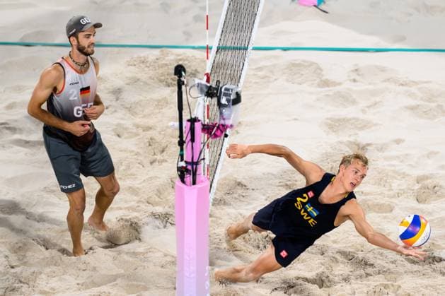 240810 Jonatan Hellvig of Sweden in men s beach volleyball final between Sweden and Germany during day 15 of the Paris 2024 Olympic Games on August 10, 2024 in Paris Photo Joel Marklund BILDBYRAN kod JM LT0671 beachvolleyboll beach volleyball sandvolleyball olympic games olympics os ol olympiska spel olympiske leker paris 2024 paris os paris ol 15 bbeng final os final olympic final  Copyright: JOELxMARKLUND BB240810JM060