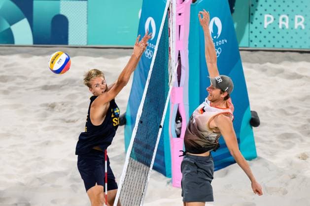 240810 Jonatan Hellvig of Sweden and Nils Ehlers of Germany in men s beach volleyball final between Sweden and Germany during day 15 of the Paris 2024 Olympic Games on August 10, 2024 in Paris Photo Joel Marklund BILDBYRAN kod JM LT0671 beachvolleyboll beach volleyball sandvolleyball olympic games olympics os ol olympiska spel olympiske leker paris 2024 paris os paris ol 15 bbeng final os final olympic final  Copyright: JOELxMARKLUND BB240810JM062