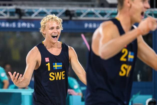 240810 David Ahman of Sweden celebrates after men s beach volleyball final between Sweden and Germany during day 15 of the Paris 2024 Olympic Games on August 10, 2024 in Paris Photo Ludvig Thunman BILDBYRAN code LT LT0671 beach volleyball beach volleyball sand volleyball olympic games olympics os ol olympiska spelen olympiske leker paris 2024 paris os paris ol 15 bbeng final os final olympic final jubel  Copyright: LUDVIGxTHUNMAN BB240810LT184