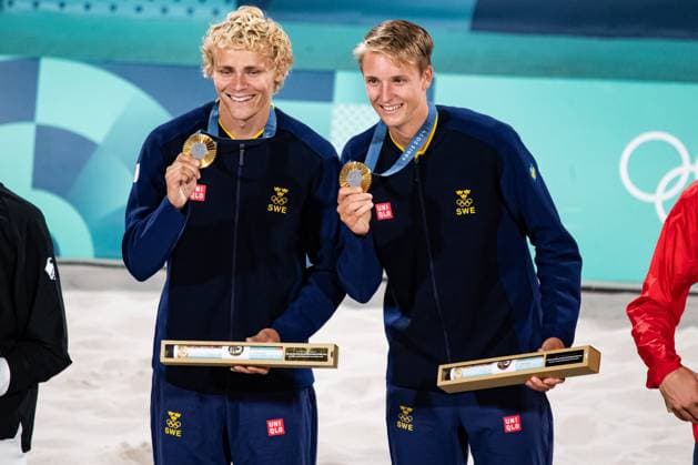 David Ahman and Jonatan Hellvig (SWE) - Volleyball de plage - Beach volleyball, Beachvolleyball Men’s Beach Volleyball event, podium during the Olympic Games, Olympische Spiele, Olympia, OS Paris 2024 JO 2024 : Volleyball de plage - Jeux Olympiques 2024 - Paris2024 - Paris - 10 08 2024 DPPI Panoramic 