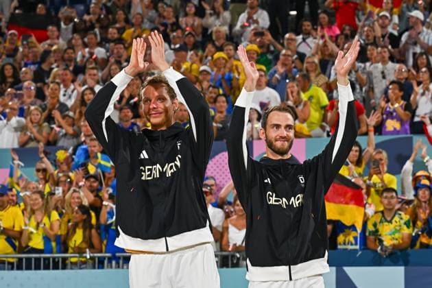 Olympic Games Beach Volleyball Paris 10 08 2024 Final, Men, GER SWE, Nils Ehlers 1, GER , left, Clemens Wickler 2, GER , Copyright: xBEAUTIFULxSPORTS TomxBlochx