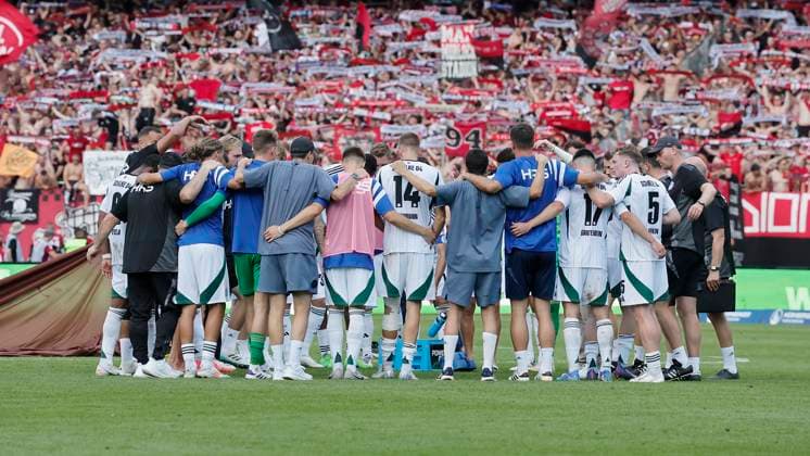 Unity at Schalke, despite the defeat against the club 10 08 2024, Football, 2 Bundesliga, 2 Matchday, 1 FC Nuernberg FC Schalke 04, GER, Nuernberg, Max Morlock Stadion, DFL REGULATIONS PROHIBIT ANY USE OF PHOTOGRAPHS AS IMAGE SEQUENCES AND OR QUASI VIDEO Copyright: HMBxMedia xHeikoxBecker