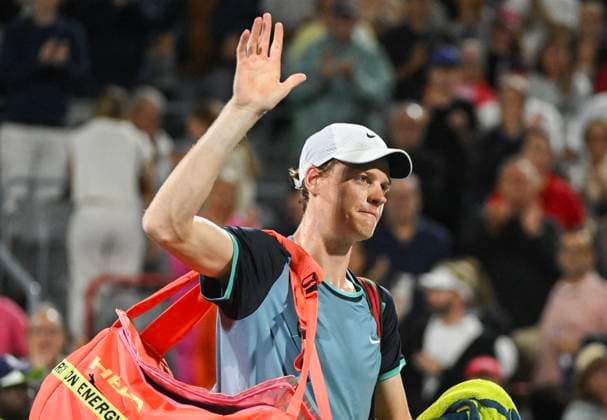 August 10, 2024, Montreal, Pq, Canada: Jannik Sinner of Italy waves to crowd following his loss to Andrey Rublev of Russia in their quarter-final match against at the National Bank Open tennis tournament in Montreal, Saturday, August 10, 2024. Andrey Rublev, Jannik Sinner,  - ZUMAc35_ 20240810_zaf_c35_275 Copyright: xGrahamxHughesx