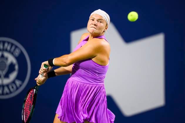 August 10, 2024, Toronto, On, Canada: Diana Shnaider of Russia hits a return to Liudmila Samsonova of Russia in a quarter-final match at the National Bank Open, in Toronto on Saturday August 10, 2024. Canada News - August 10, 2024  - ZUMAc35_ 20240810_zaf_c35_290 Copyright: xChristopherxKatsarovx