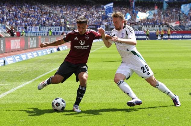 10 08 2024 Soccer Season 2024 2025 2 Soccer Bundesliga 02 Matchday 1 FC Nürnberg FCN Club FC Schalke 04 S04 Knappen Sportfoto Zink DaMa xdaxmax DFL regulations prohibit any use of photographs as image sequences and or quasi video only for editorial use Jens Castrop 17, 1 FC Nürnberg FCN Tobias Mohr 29, FC Schalke 04 S04