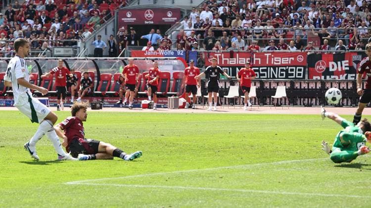 10 08 2024 Soccer Season 2024 2025 2 Soccer Bundesliga 02 Matchday 1 FC Nürnberg FCN Club FC Schalke 04 S04 Knappen Sportfoto Zink DaMa xdaxmax DFL regulations prohibit any use of photographs as image sequences and or quasi video only for editorial use Tor Treffer Torschuß zum 3 1 Torschütze Rafael Lubach 18, 1 FC Nürnberg FCN