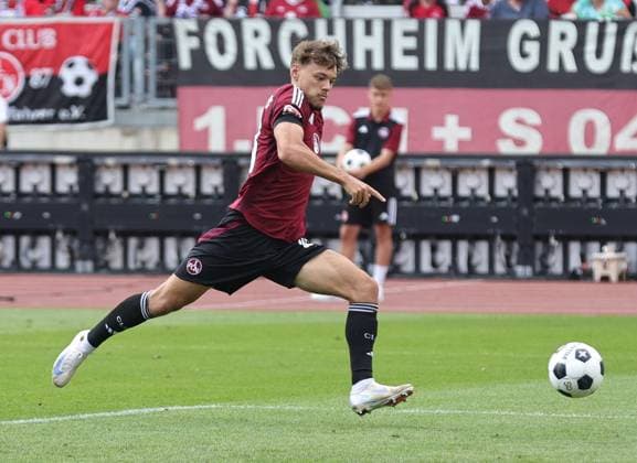 10 08 2024 Soccer Season 2024 2025 2 Soccer Bundesliga 02 Matchday 1 FC Nürnberg FCN Club FC Schalke 04 S04 Knappen Sportfoto Zink DaMa xdaxmax DFL regulations prohibit any use of photographs as image sequences and or quasi video only for editorial use Jannik Hofmann 43, 1 FC Nürnberg FCN