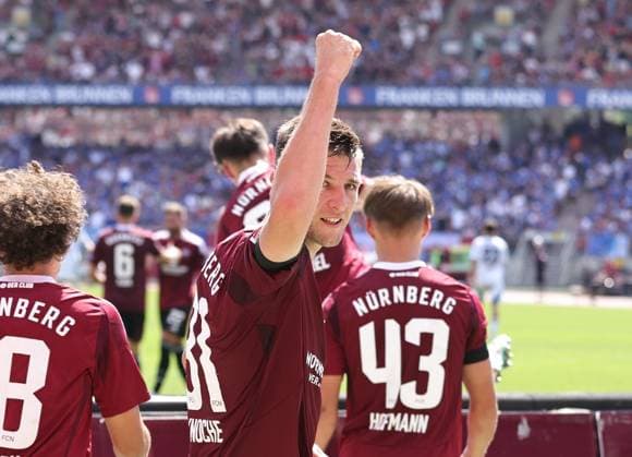 10 08 2024 Soccer Season 2024 2025 2 Soccer Bundesliga 02 Matchday 1 FC Nürnberg FCN Club FC Schalke 04 S04 Knappen Sportfoto Zink DaMa xdaxmax DFL regulations prohibit any use of photographs as image sequences and or quasi video only for editorial use Jubel Freude Torjubel nach Tor zum 3 1 Robin Knoche 31, 1 FC Nürnberg FCN clenches fists fists and team team cheers happy goalscorer Rafael Lubach 18, 1 FC Nürnberg FCN