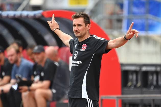 Miroslav KLOSE Trainer Nuernberg , gestures,gives instructions, single image,cropped single motif,half figure,half figure Soccer 2 Bundesliga 1 FC Nuernberg FC Schalke 04 3 1 2 Matchday on 10 08 2023 Max Morlock Stadium Nuernberg, Season 2024 25